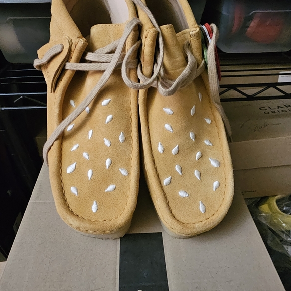 CLARKS WALLABEE VANDY THE PINK BURGER Colab - Picture 3 of 5